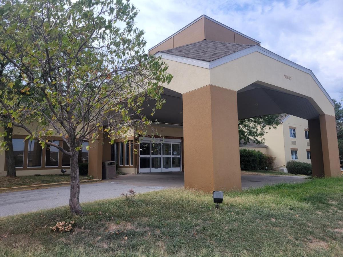 Eloquence Hotel Overland Park Exterior photo